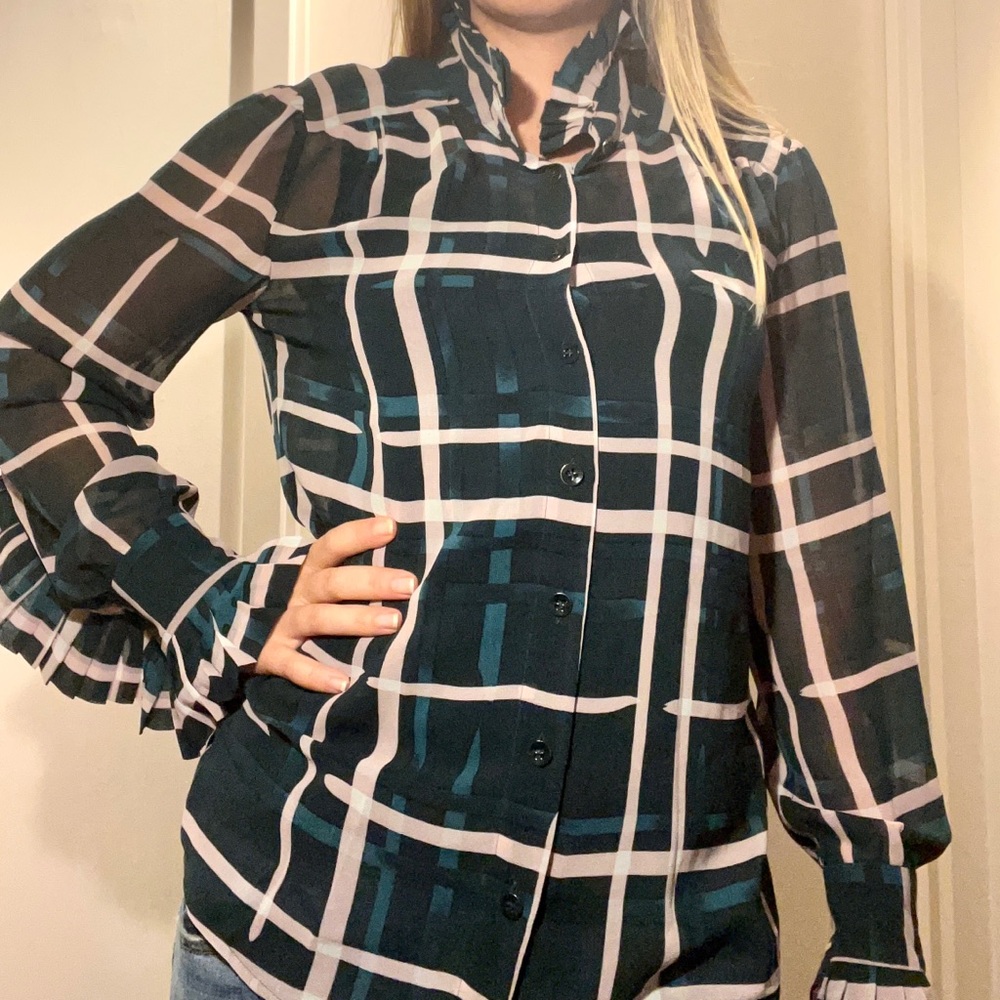 ADORABLE CAbi Pleated Ruffle Collar and Cuffs Blouse!